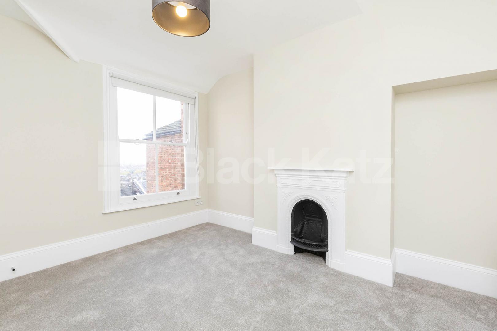 Stunning family home split over 3 floors with private garden mins to tube Harberton Road, Archway / Highgate